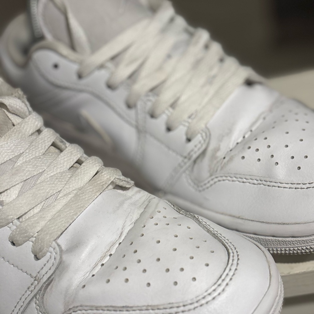 Nike Air Jordan 1 Low Triple White Women Size 8 DV0990-111 - Picture 10 of 11
